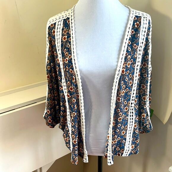 Ember White Lace and Floral Cropped Shrug Hippy Boho Spring 2024 Size L - Picture 2 of 5